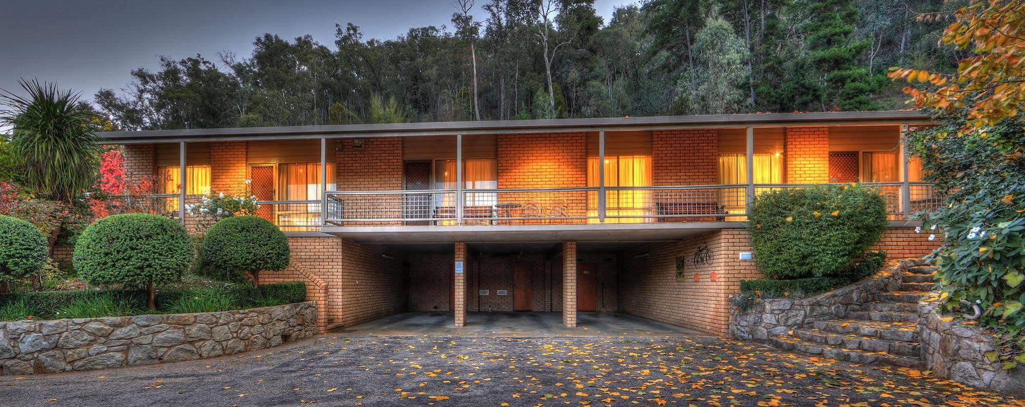 Chestnut Tree Holiday Units Bright Exterior photo