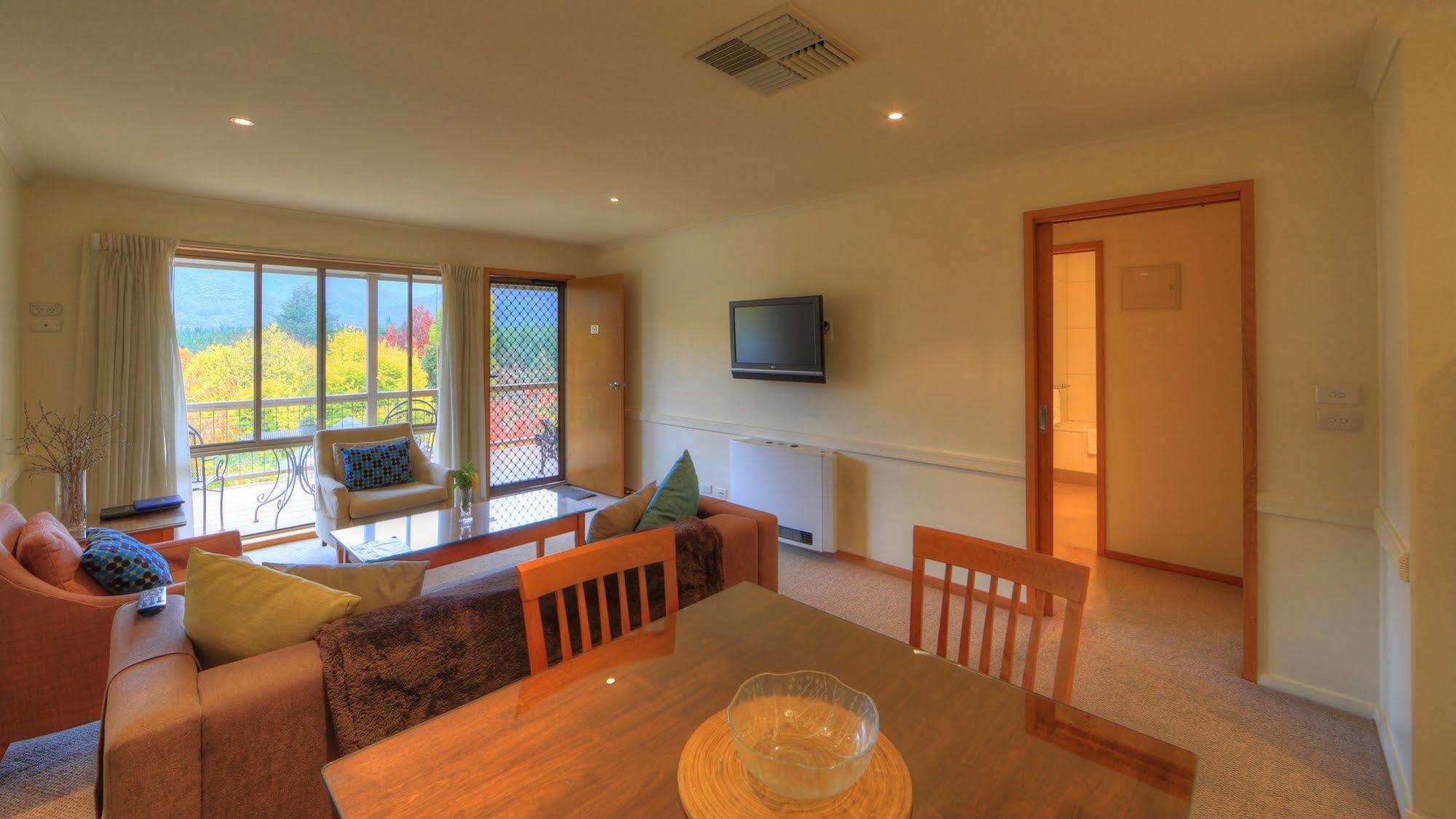 Chestnut Tree Holiday Units Bright Exterior photo