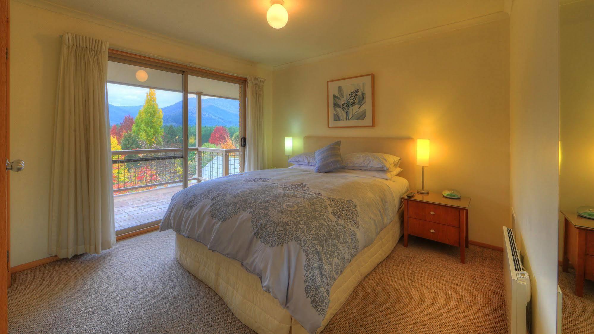 Chestnut Tree Holiday Units Bright Exterior photo