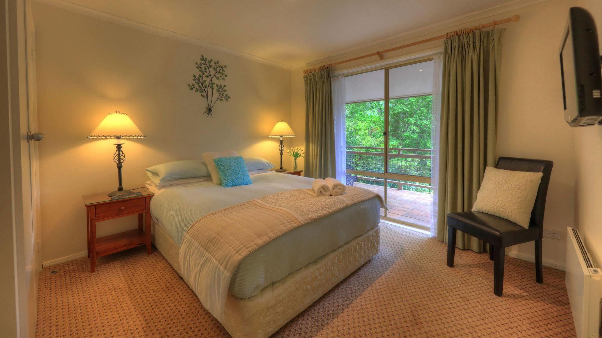 Chestnut Tree Holiday Units Bright Exterior photo